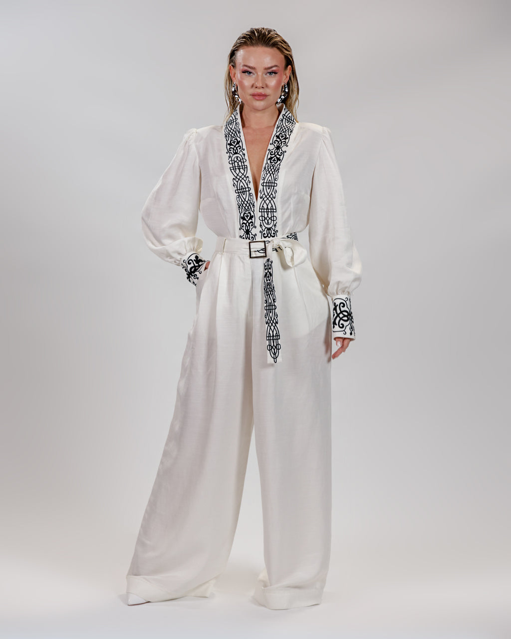 Aveline Kemer İşlemeli Pantolon