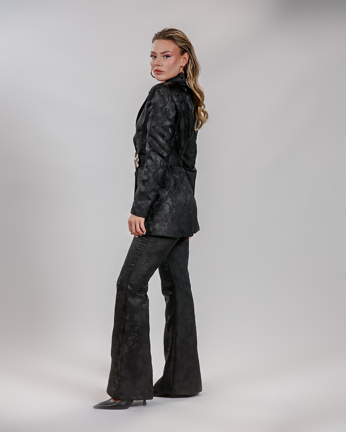 Lysandra Jakarlı Metal Kemer Detaylı Siyah Blazer